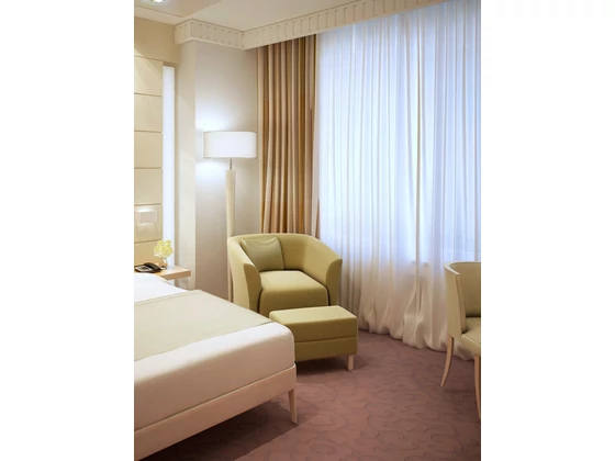 Álmennyezet és karnisozás