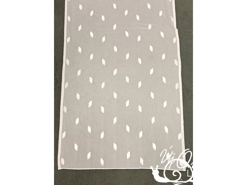 Fehér leveles szablé