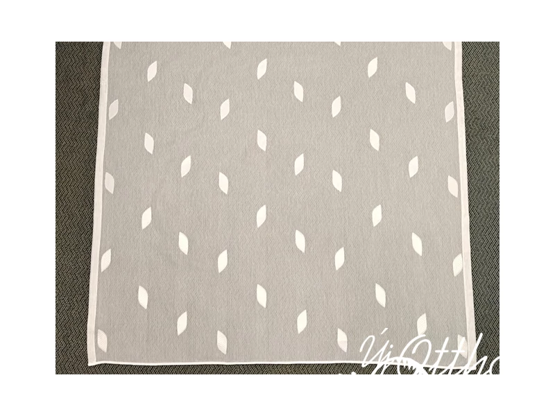 Fehér leveles szablé