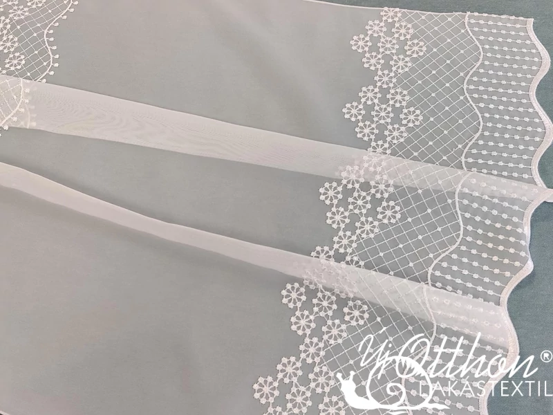 Csenge - fehér, bordűrös hímzett voile - 290cm